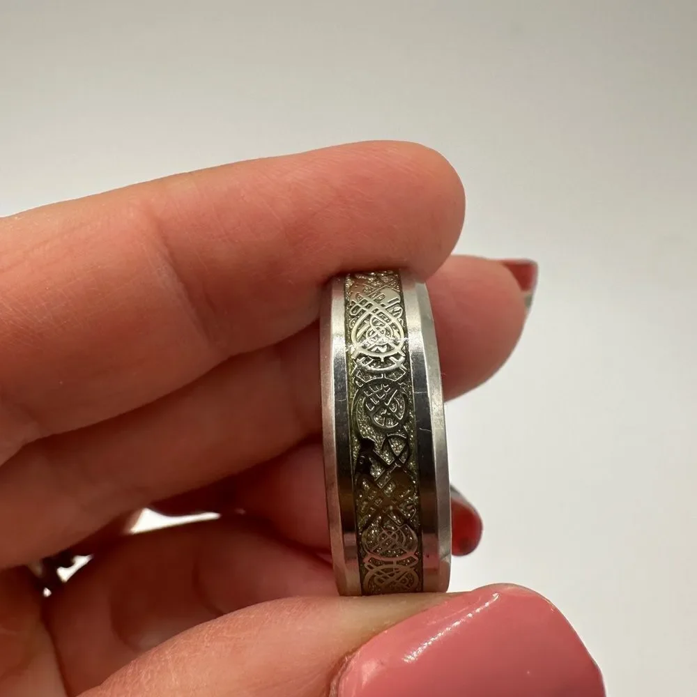 Men's size 13, Silver tone‎ metal with silver/gold scroll work in center, ring!